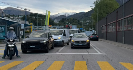 Auto in panne in zona Resega, e il traffico di Lugano va (di nuovo) in tilt
