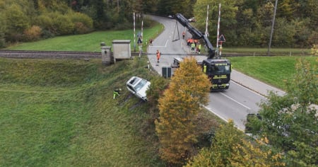 Violento scontro frontale: coinvolti due anziani automobilisti