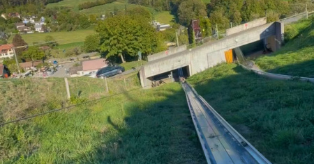 Bimba grave dopo l'incidente in slittino. Il responsabile non si trova