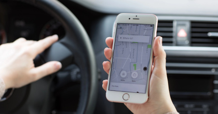 «Trasporta alcol?» Risponde sì e l'Uber la lascia a piedi