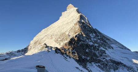 Caduta di massi sul Cervino, un alpinista perde la vita