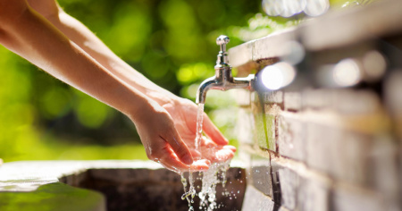 Acqua: un bene prezioso che «deve tornare a beneficio di noi tutti»