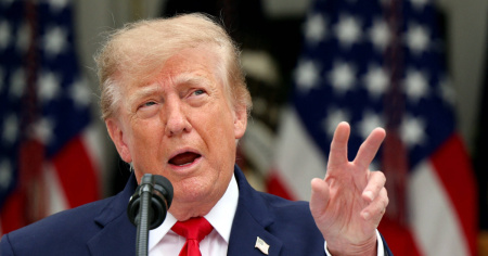 Trump scherza: «Un robot al mio posto per la campagna elettorale»