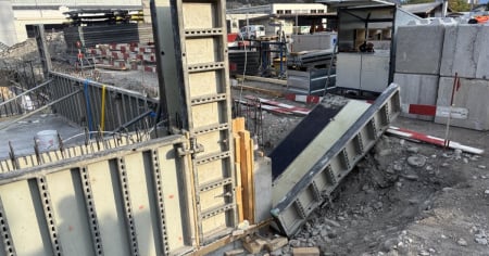 Incidente sul lavoro: operaio schiacciato da una cassaforma da un quintale
