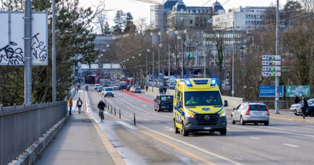 Ciclista cade, le sue condizioni sono critiche