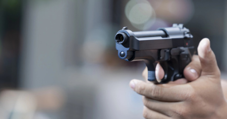 Crisi familiari e pistole in casa: verso l’obbligo di confisca