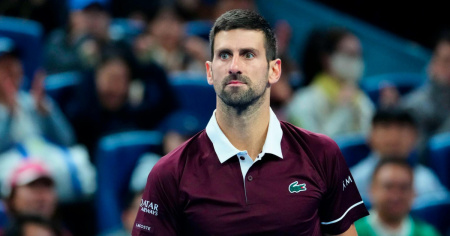 Djokovic, brusco risveglio a Shanghai: eliminato all'esordio