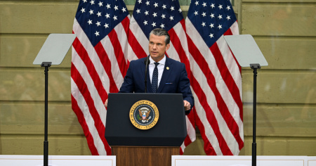 Hegseth: «Potremmo spostare truppe dall'Europa al Sudamerica»