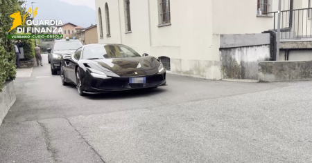 Ferrari, Rolex e 346mila euro in contanti sequestrati a un ristoratore del Verbano