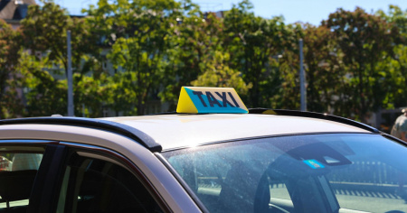 70 franchi per un chilometro e mezzo: «Questa è taxi-usura»
