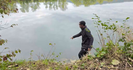 Gamba ritrovata nel Reno: la scoperta sconvolge la comunità locale, soprattutto gli asilanti