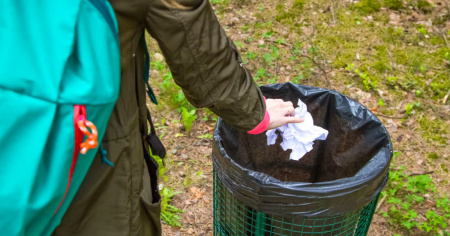 Getta due fogli nel cestino: sono 150 franchi (di multa)