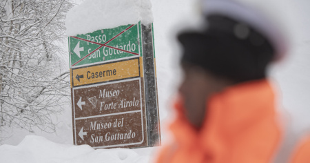 Prima neve, chiusi in anticipo San Gottardo e San Bernardino