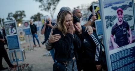 Un minuto di silenzio nei luoghi dell'attacco di Hamas