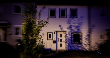 Stuprata e picchiata per ore nella "casa degli orrori". Il processo che sta scioccando la Germania