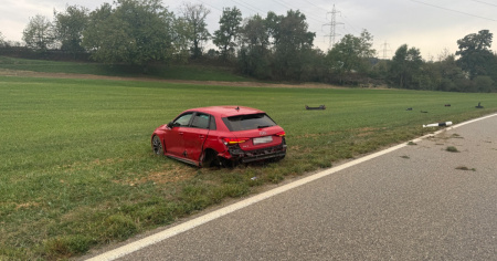 Invade la corsia opposta, travolge un'auto e poi una moto: morto il centauro
