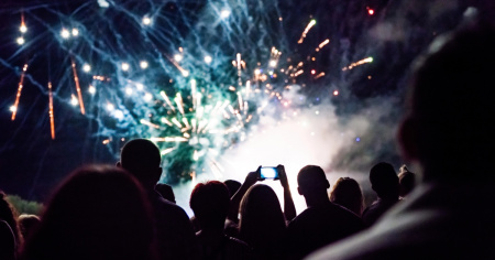 L'iniziativa sui fuochi d'artificio convince, l'aumento dell'IVA per la 13esima AVS invece no