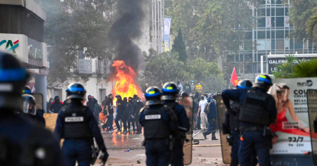 Macron: «Provo rabbia e vergogna per le devastazioni»