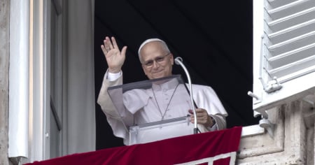 Il Papa non si muove: «Troppo presto per viaggiare»