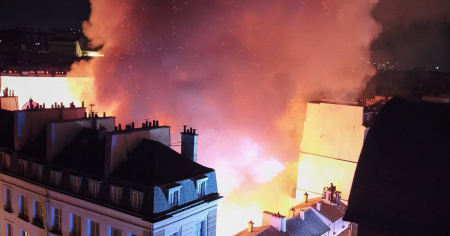 Un incendio distrugge il mercato coperto più antico della città