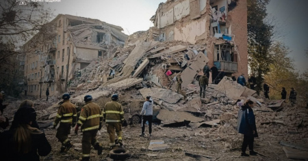 Missili russi sulla palazzina: 18 morti, quattro sono bambini