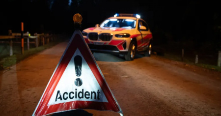 Si scontra con un'auto, morta motociclista