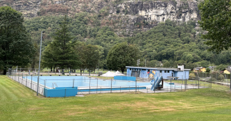 Bignasco: «No alla sepoltura della piscina». Cittadini contro il progetto del Municipio