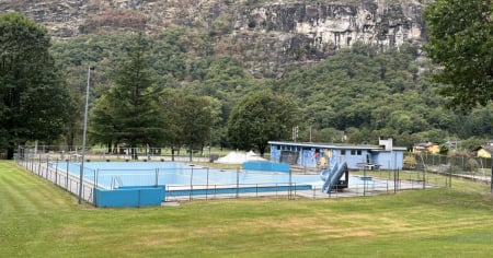 Bignasco: «No alla sepoltura della piscina». Cittadini contro il progetto del Municipio