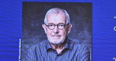 Il Nobel per la Fisica va a Francis Halzen per la scoperta dei neutrini cosmici