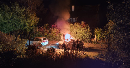 Auto in fiamme nella notte, la polizia cerca testimoni
