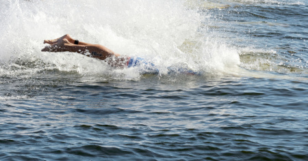 Percorre a nuoto l'intera costa della California: mai successo