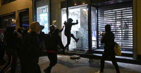 Parigi sotto shock, 2mila fermi e centinaia di feriti