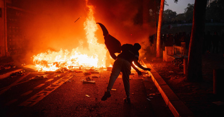 Parigi, 855 fermi durante le proteste
