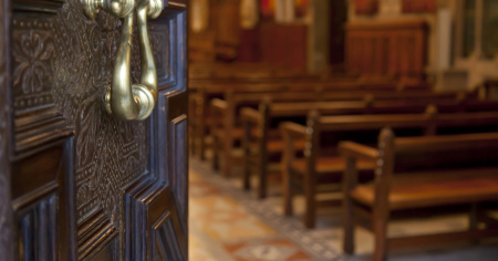 Parroco abusa di una decina di donne. La Chiesa sapeva ma non è intervenuta