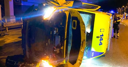 Ambulanza si ribalta con una paziente a bordo