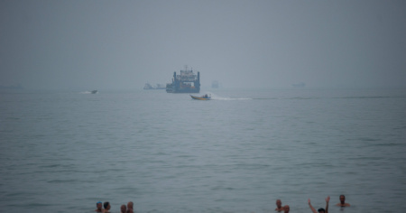 Tre petroliere in fiamme nello Stretto di Hormuz