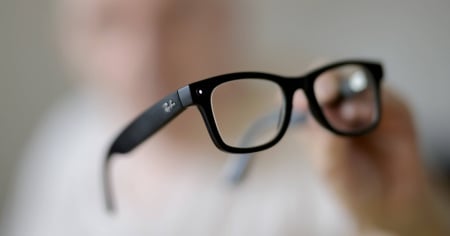 La richiesta: niente occhiali con telecamera in saune e piscine