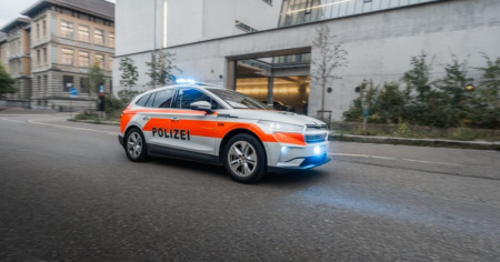 La polizia ferma un motociclista di soli 13 anni
