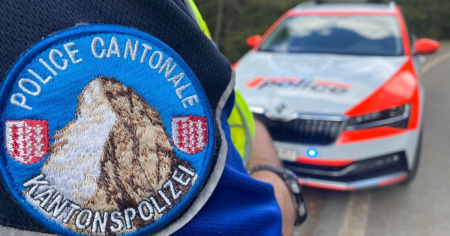 Polizia in emergenza, poi lo schianto: un centauro ferito