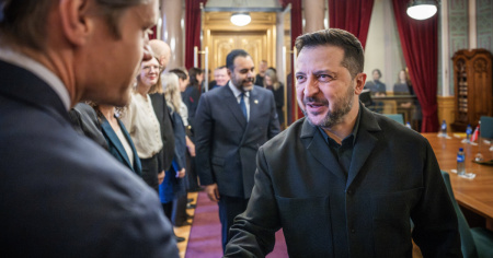Zelensky: «Siamo pronti a congelare il fronte con Russia per l'avvio dei negoziati»