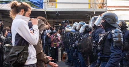 Coprifuoco e restrizioni restano