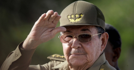 Mandato d'arresto per omicidio contro Raul Castro