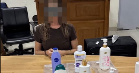 Cocaina nascosta nei flaconi di shampoo, ora rischia la pena di morte. Il video della scoperta