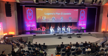 Robot, sneakers e politica: i volti nuovi del Forum