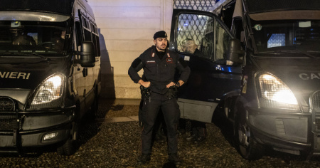 Scontri nelle piazze: all'alba ancora perquisizioni a Como