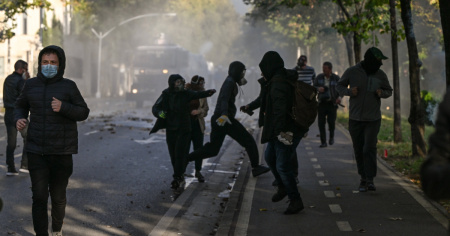 Migliaia in piazza a Tirana, violenti scontri tra manifestanti e polizia