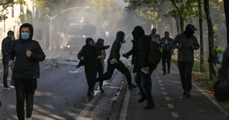 Migliaia in piazza a Tirana, violenti scontri tra manifestanti e polizia
