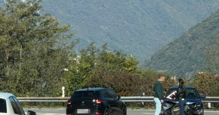 Scontro tra due auto all'uscita dell'A2
