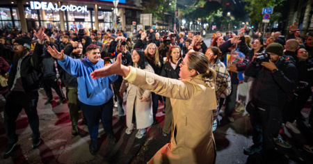 Vucic ammette la sconfitta: «Gli studenti hanno vinto le elezioni»