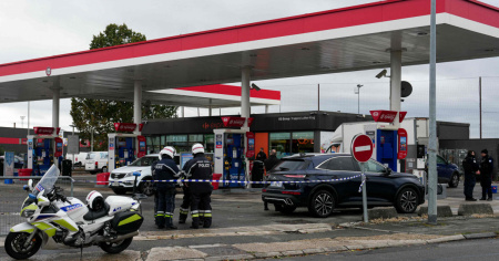 Spara dall'auto e uccide almeno una persona